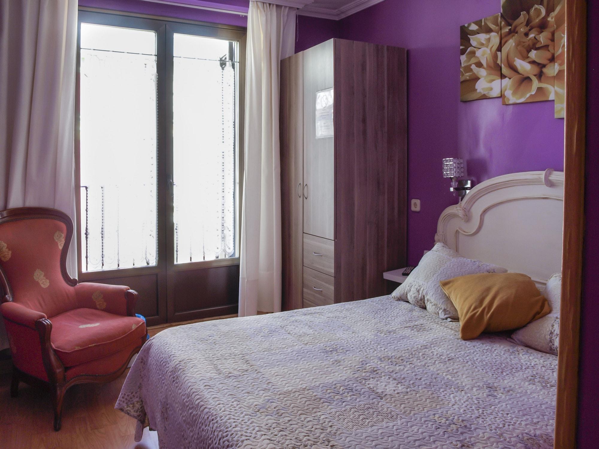 Rc Miguel Angel Hostel Μαδρίτη Εξωτερικό φωτογραφία A bedroom in a Spanish hotel