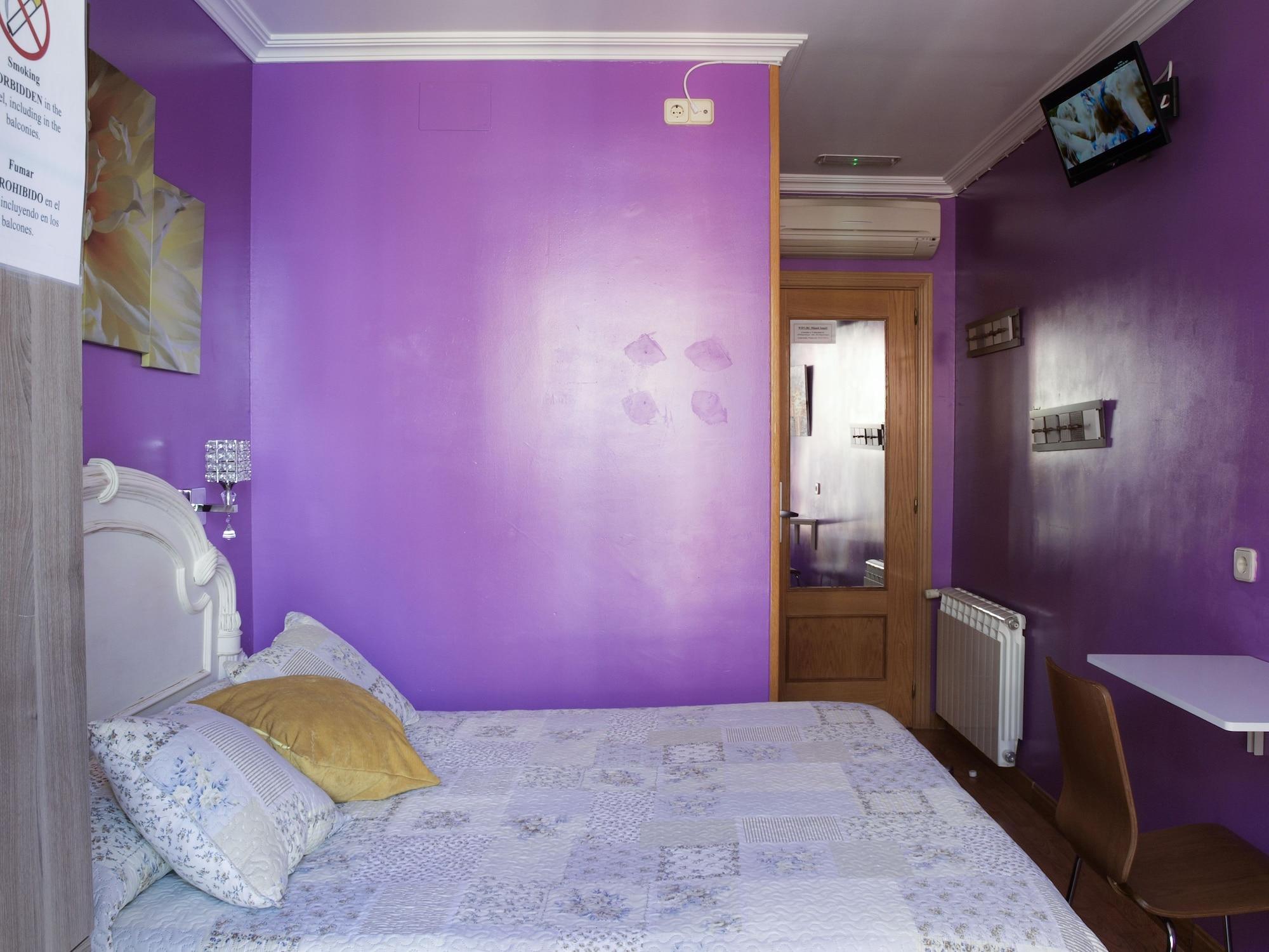 Rc Miguel Angel Hostel Μαδρίτη Εξωτερικό φωτογραφία A room at the hotel
