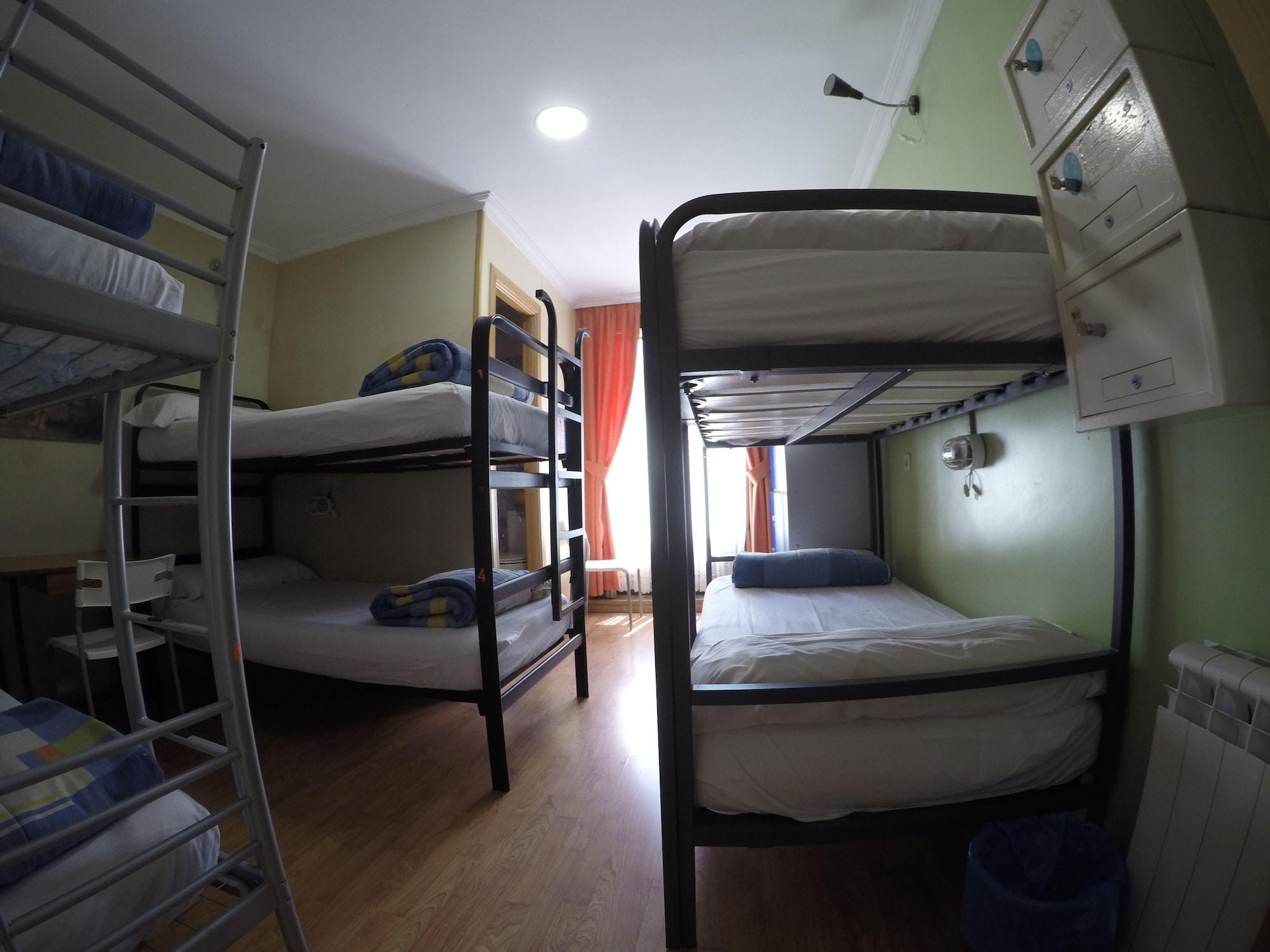 Rc Miguel Angel Hostel Μαδρίτη Εξωτερικό φωτογραφία Hostel in Madrid, Spain