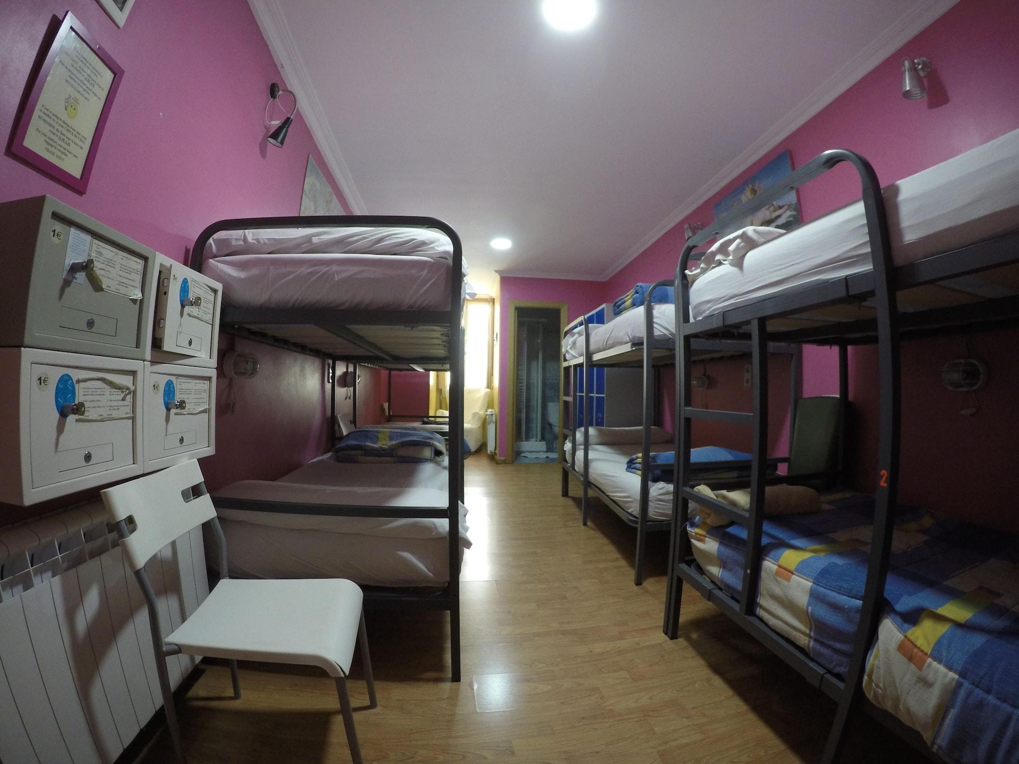 Rc Miguel Angel Hostel Μαδρίτη Εξωτερικό φωτογραφία Hostel in Madrid, Spain