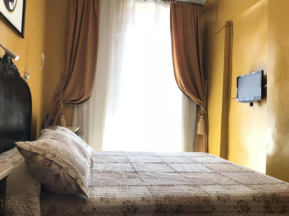 Rc Miguel Angel Hostel Μαδρίτη Εξωτερικό φωτογραφία A room at the hotel