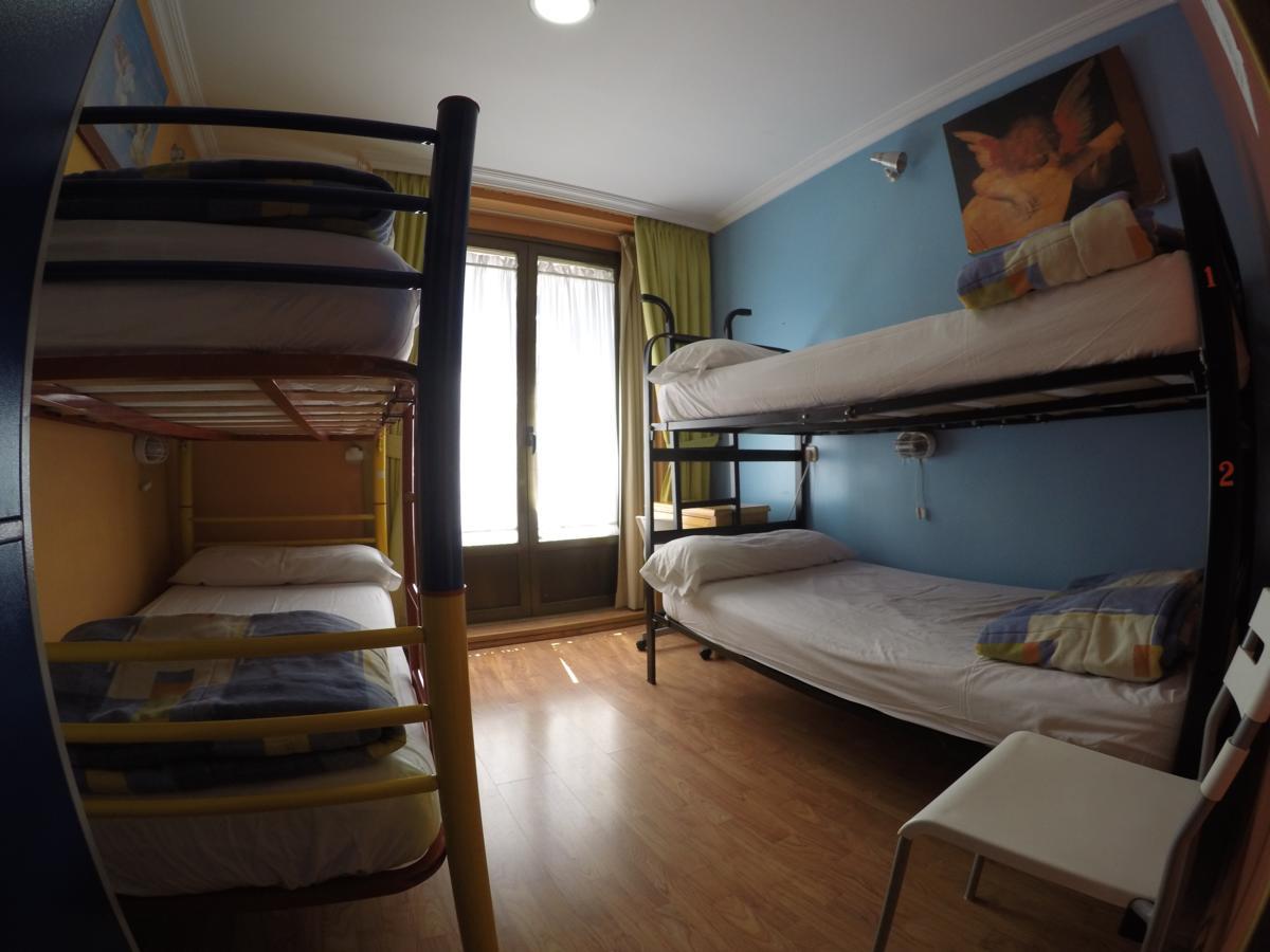 Rc Miguel Angel Hostel Μαδρίτη Εξωτερικό φωτογραφία Hostel room in Madrid, Spain