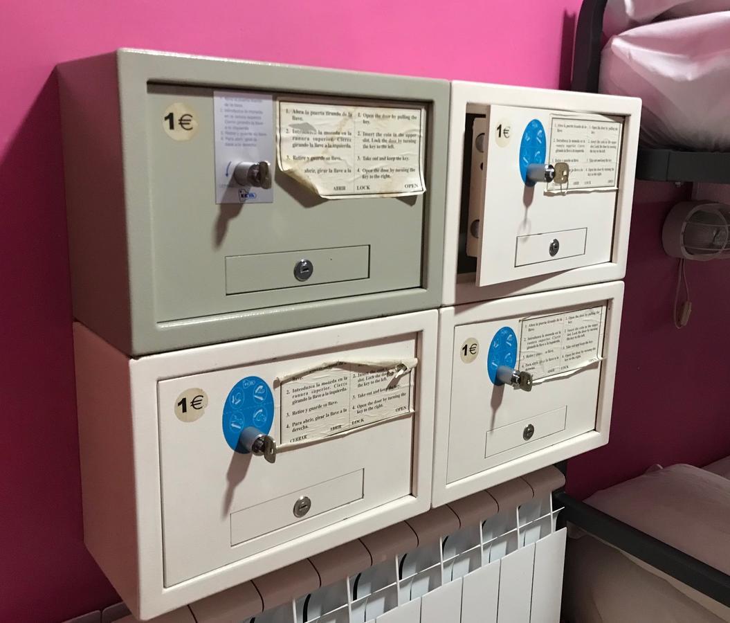 Rc Miguel Angel Hostel Μαδρίτη Εξωτερικό φωτογραφία Private mailboxes in a French post office