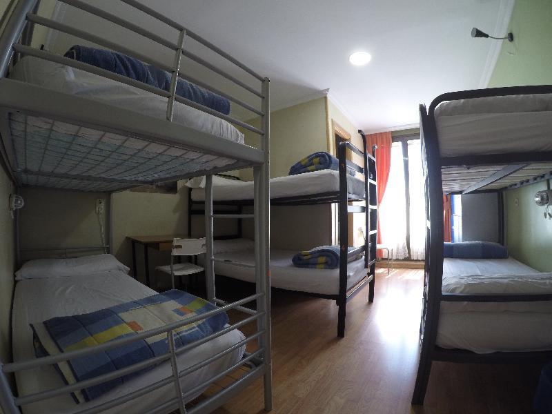 Rc Miguel Angel Hostel Μαδρίτη Εξωτερικό φωτογραφία Hostel in Madrid, Spain
