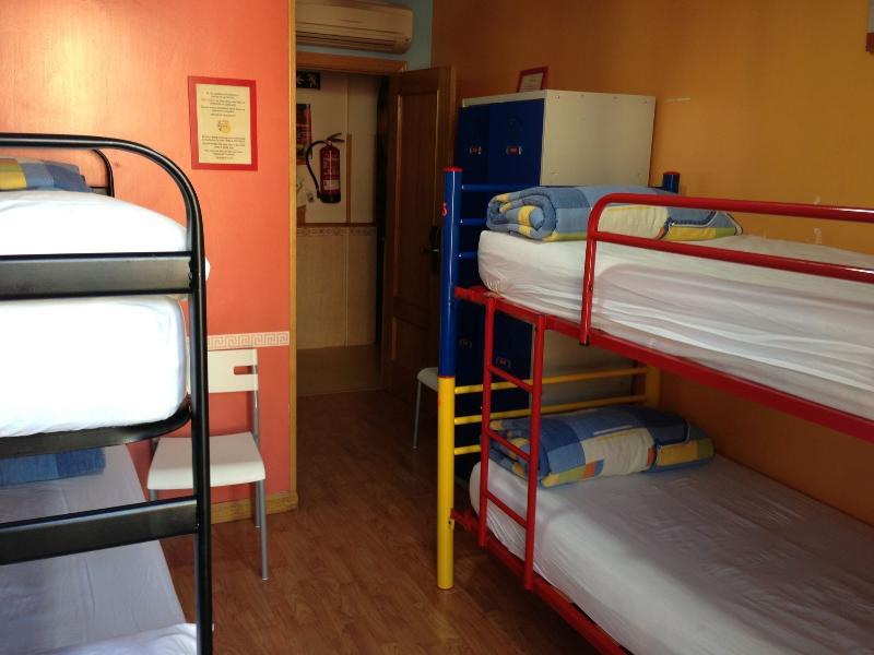 Rc Miguel Angel Hostel Μαδρίτη Εξωτερικό φωτογραφία Hostel in Madrid, Spain